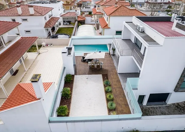 - Pool, Bbq And Boule/petanque 别墅