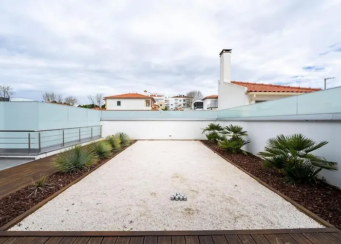 - Pool, Bbq And Boule/petanque 别墅 纳扎雷