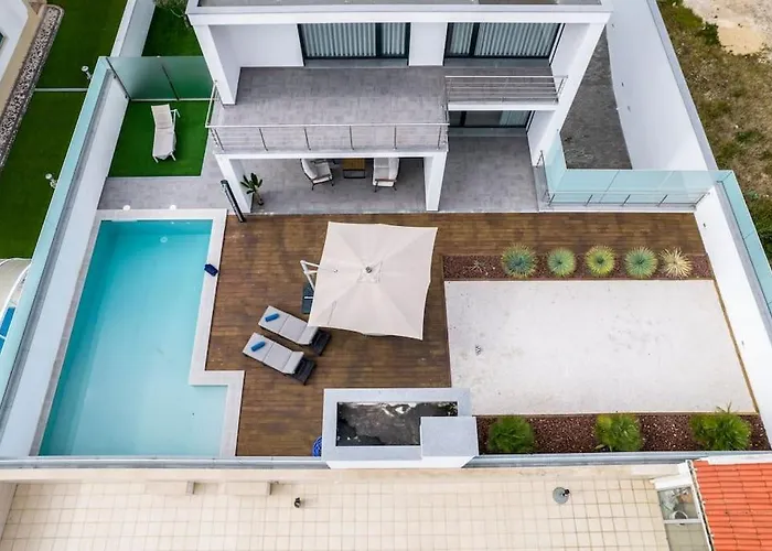 - Pool, Bbq And Boule/petanque * 纳扎雷