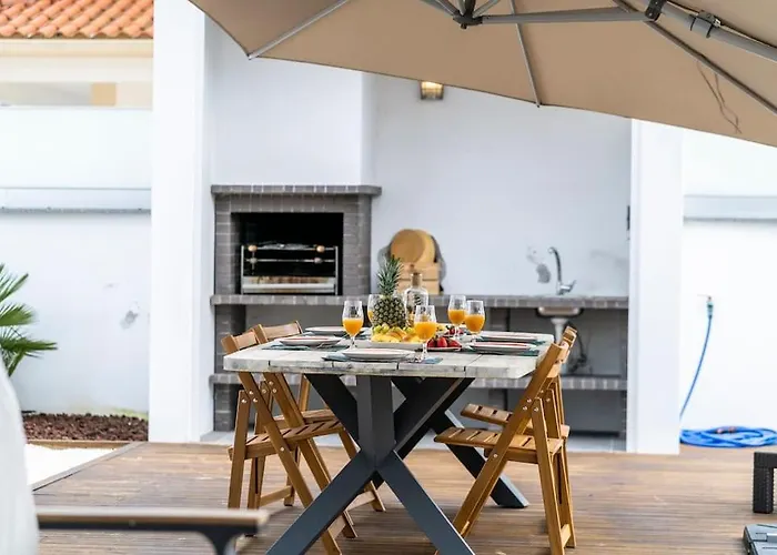 - Pool, Bbq And Boule/petanque 别墅