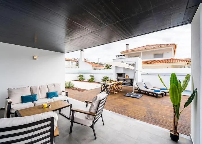 - Pool, Bbq And Boule/petanque 纳扎雷