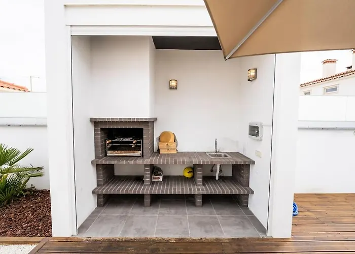 - Pool, Bbq And Boule/petanque 别墅