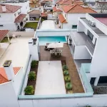 - Pool, Bbq And Boule/petanque Villa