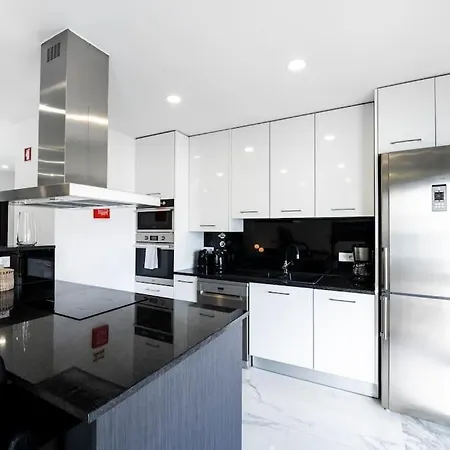 - Pool, Bbq And Boule/petanque Villa Nazaré