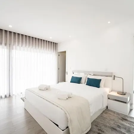 - Pool, Bbq And Boule/petanque Villa