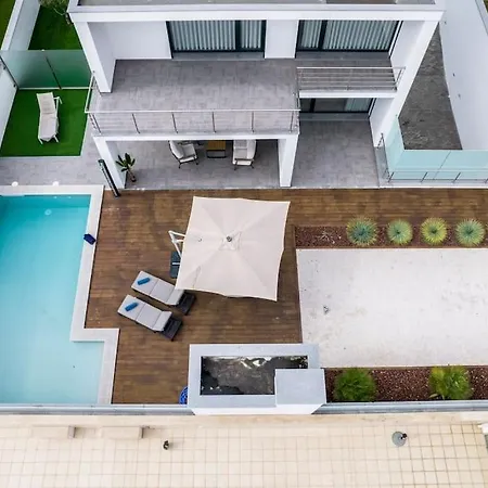 - Pool, Bbq And Boule/petanque * Nazaré