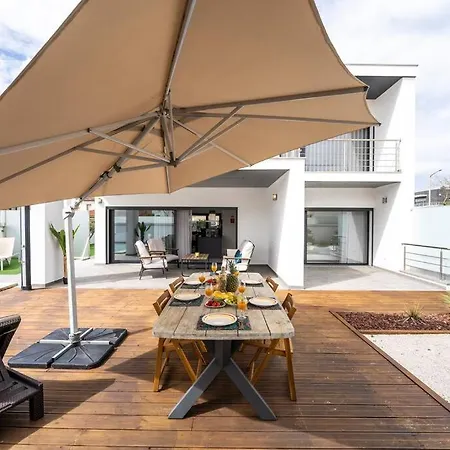 - Pool, Bbq And Boule/petanque Villa *