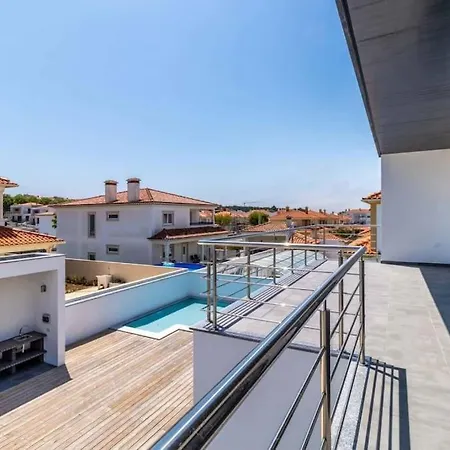 - Pool, Bbq And Boule/petanque Villa