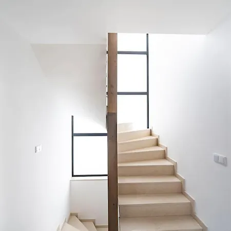 - Pool, Bbq And Boule/petanque Villa