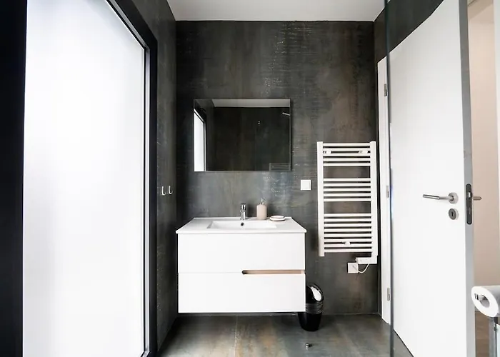 - Pool, Bbq And Boule/petanque * נאזרה