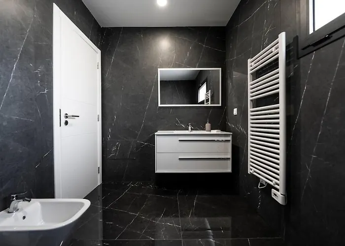 - Pool, Bbq And Boule/petanque נאזרה