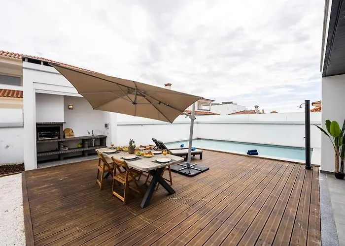 וילה - Pool, Bbq And Boule/petanque נאזרה