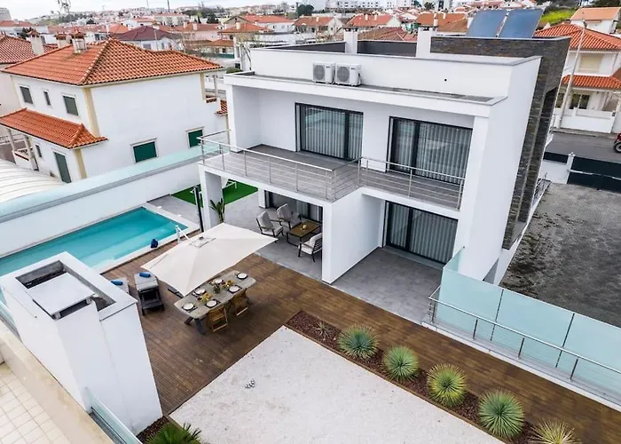 - Pool, Bbq And Boule/petanque