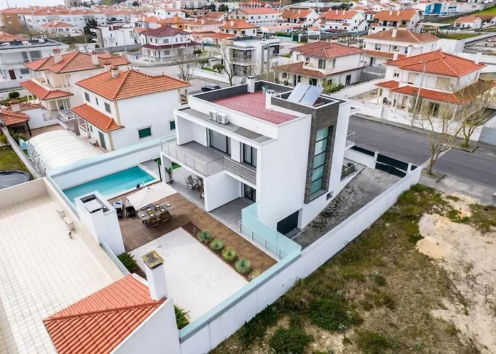 - Pool, Bbq And Boule/petanque וילה